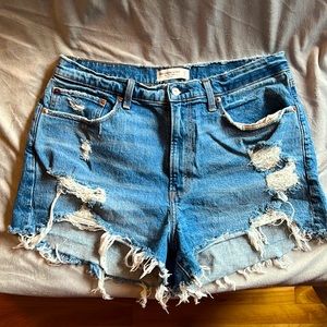 Abercrombie & Fitch Curve Love The Mom Short high rise denim shorts